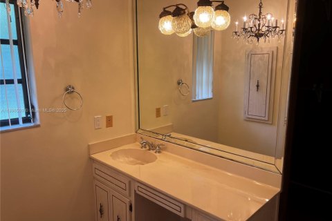 Villa ou maison à louer à Pinecrest, Floride: 5 chambres, 396.69 m2 № 1948163 - photo 12