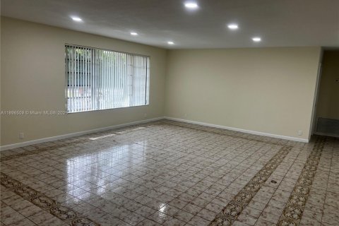 Villa ou maison à louer à Pinecrest, Floride: 5 chambres, 396.69 m2 № 1948163 - photo 14