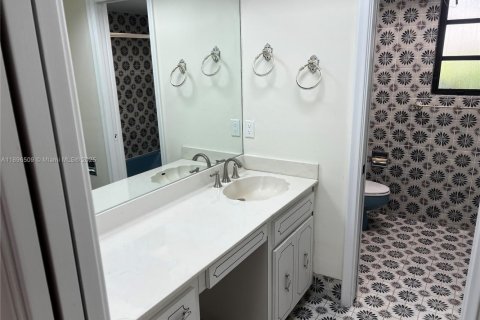 Villa ou maison à louer à Pinecrest, Floride: 5 chambres, 396.69 m2 № 1948163 - photo 18