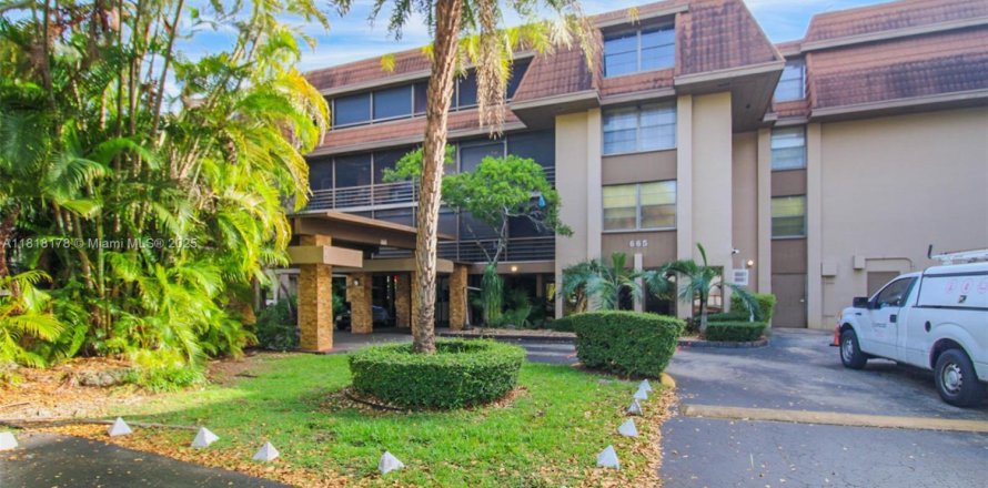 Condominio en Miami, Florida, 2 dormitorios  № 1775936