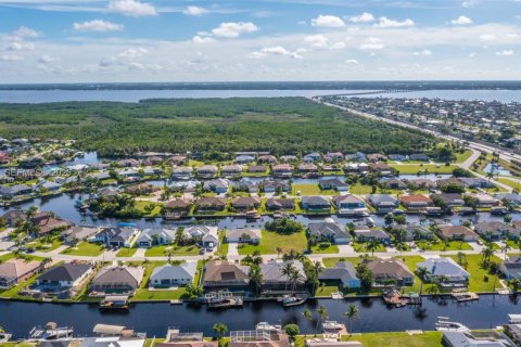 Villa ou maison à vendre à Cape Coral, Floride: 3 chambres, 130.53 m2 № 2089603 - photo 9
