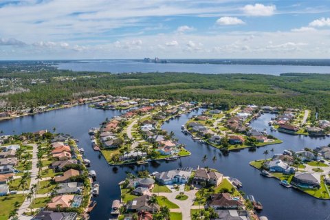 Villa ou maison à vendre à Cape Coral, Floride: 3 chambres, 130.53 m2 № 2089603 - photo 7