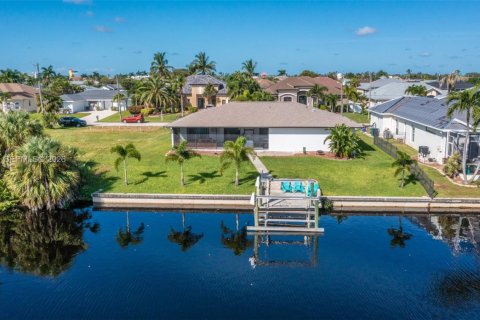 Villa ou maison à vendre à Cape Coral, Floride: 3 chambres, 130.53 m2 № 2089603 - photo 11