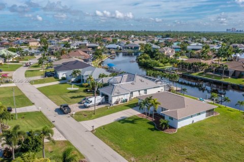 Villa ou maison à vendre à Cape Coral, Floride: 3 chambres, 130.53 m2 № 2089603 - photo 10