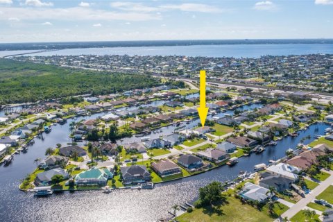 Villa ou maison à vendre à Cape Coral, Floride: 3 chambres, 130.53 m2 № 2089603 - photo 3