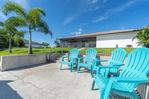 Villa ou maison à vendre à Cape Coral, Floride: 3 chambres, 130.53 m2 № 2089603 - photo 15