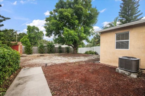 House in Saint Petersburg, Florida 3 bedrooms, 142.7 sq.m. № 1907514 - photo 29