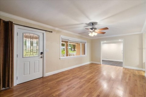 House in Saint Petersburg, Florida 3 bedrooms, 142.7 sq.m. № 1907514 - photo 8