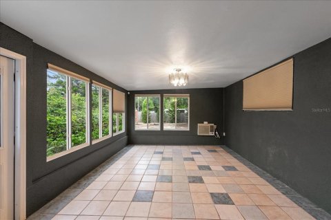 House in Saint Petersburg, Florida 3 bedrooms, 142.7 sq.m. № 1907514 - photo 22
