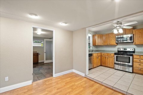 House in Saint Petersburg, Florida 3 bedrooms, 142.7 sq.m. № 1907514 - photo 13