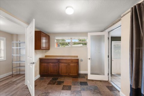 House in Saint Petersburg, Florida 3 bedrooms, 142.7 sq.m. № 1907514 - photo 18
