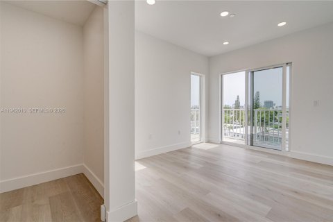 Condominio en alquiler en Miami Beach, Florida, 3 dormitorios № 2055155 - foto 12
