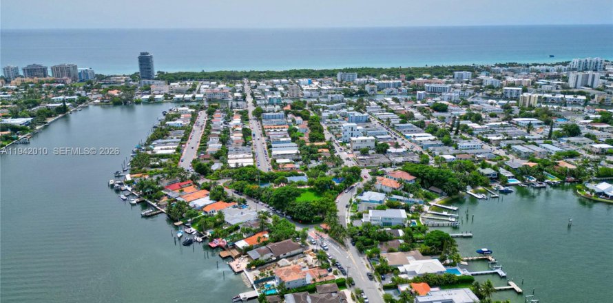 Condominio en Miami Beach, Florida, 3 dormitorios № 2055155