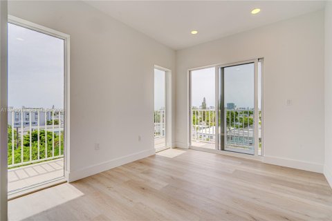 Condominio en alquiler en Miami Beach, Florida, 3 dormitorios № 2055155 - foto 13