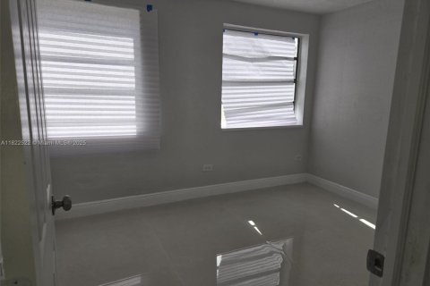 Casa en venta en Hialeah, Florida, 3 dormitorios, 101.64 m2 № 1785886 - foto 10