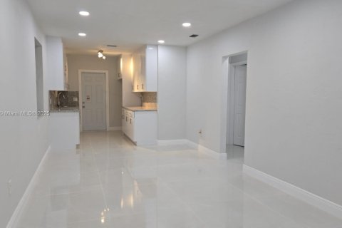 Casa en venta en Hialeah, Florida, 3 dormitorios, 101.64 m2 № 1785886 - foto 20