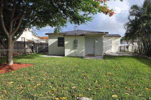Casa en venta en Hialeah, Florida, 3 dormitorios, 101.64 m2 № 1785886 - foto 8