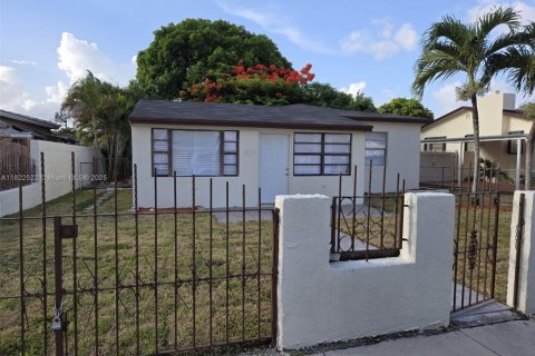 Casa en venta en Hialeah, Florida, 3 dormitorios, 101.64 m2 № 1785886 - foto 3