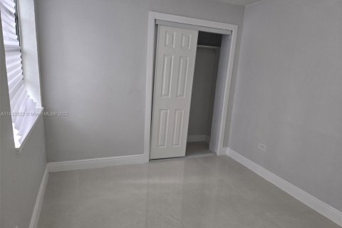 Casa en venta en Hialeah, Florida, 3 dormitorios, 101.64 m2 № 1785886 - foto 14