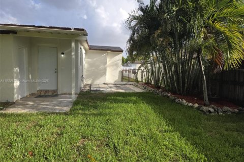 Casa en venta en Hialeah, Florida, 3 dormitorios, 101.64 m2 № 1785886 - foto 5