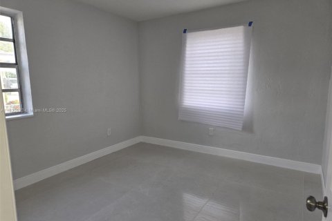 Casa en venta en Hialeah, Florida, 3 dormitorios, 101.64 m2 № 1785886 - foto 16