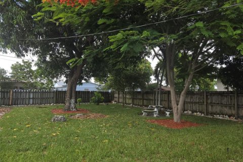 Casa en venta en Hialeah, Florida, 3 dormitorios, 101.64 m2 № 1785886 - foto 7