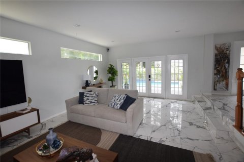 House in Orlando, Florida 3 bedrooms, 191.47 sq.m. № 2237735 - photo 20