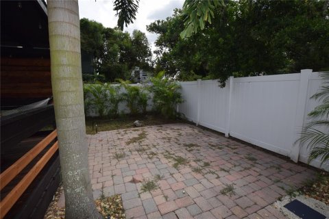 House in Orlando, Florida 3 bedrooms, 191.47 sq.m. № 2237735 - photo 12