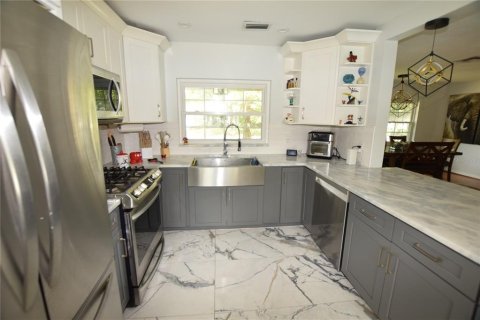 House in Orlando, Florida 3 bedrooms, 191.47 sq.m. № 2237735 - photo 24