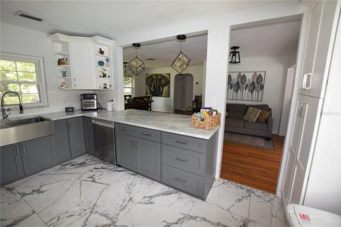 House in Orlando, Florida 3 bedrooms, 191.47 sq.m. № 2237735 - photo 25