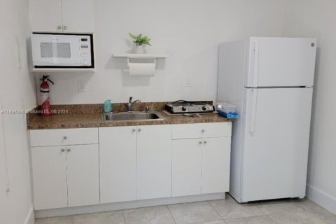 Commercial property in Miami, Florida 37.16 sq.m. № 1949667 - photo 4