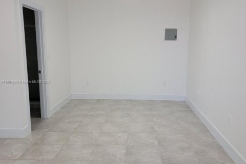 Commercial property in Miami, Florida 37.16 sq.m. № 1949667 - photo 5