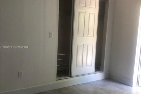 Commercial property in Miami, Florida 37.16 sq.m. № 1949667 - photo 7