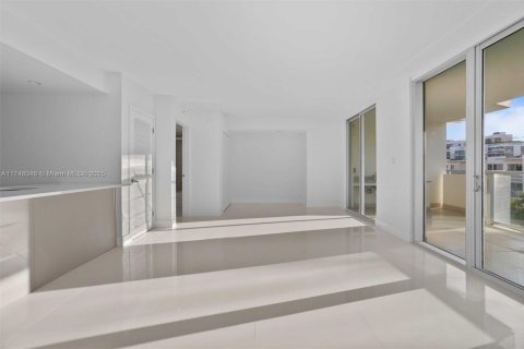 Condo in Bay Harbor Islands, Florida, 2 bedrooms  № 1875405 - photo 6