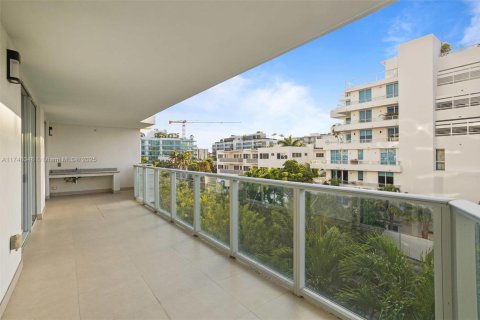 Condo in Bay Harbor Islands, Florida, 2 bedrooms  № 1875405 - photo 19
