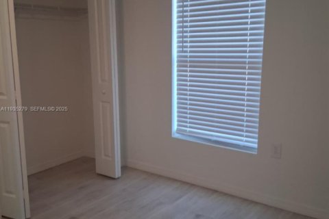 Casa en alquiler en Cape Coral, Florida, 3 dormitorios № 1993763 - foto 16