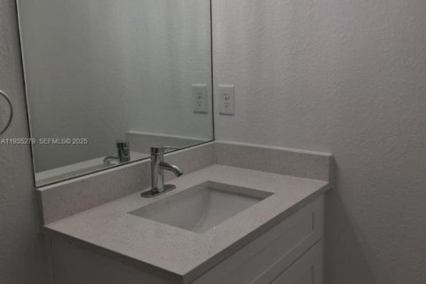 Casa en alquiler en Cape Coral, Florida, 3 dormitorios № 1993763 - foto 8