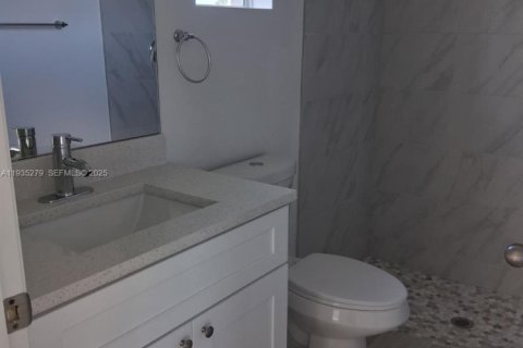 Casa en alquiler en Cape Coral, Florida, 3 dormitorios № 1993763 - foto 14