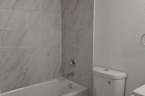 Casa en alquiler en Cape Coral, Florida, 3 dormitorios № 1993763 - foto 9