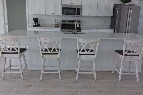 Casa en alquiler en Cape Coral, Florida, 3 dormitorios № 1993763 - foto 3