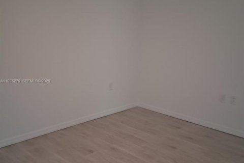 Casa en alquiler en Cape Coral, Florida, 3 dormitorios № 1993763 - foto 5