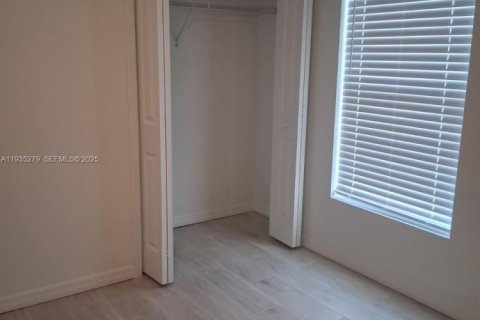 Casa en alquiler en Cape Coral, Florida, 3 dormitorios № 1993763 - foto 7