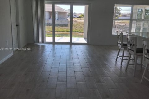 Casa en alquiler en Cape Coral, Florida, 3 dormitorios № 1993763 - foto 18