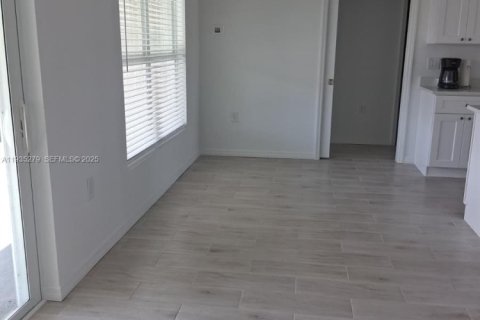 Casa en alquiler en Cape Coral, Florida, 3 dormitorios № 1993763 - foto 17