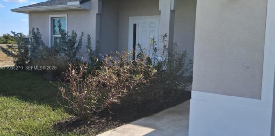 Casa en Cape Coral, Florida 3 dormitorios № 1993763