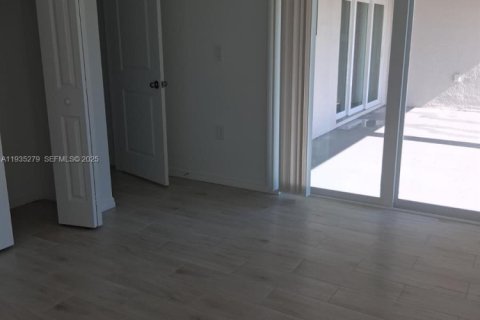 Casa en alquiler en Cape Coral, Florida, 3 dormitorios № 1993763 - foto 11