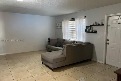 Купить виллу или дом в Хомстед, Флорида 3 спальни, 113.43м2, № 2032618 - фото 2