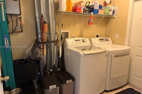 Купить виллу или дом в Хомстед, Флорида 3 спальни, 113.43м2, № 2032618 - фото 11