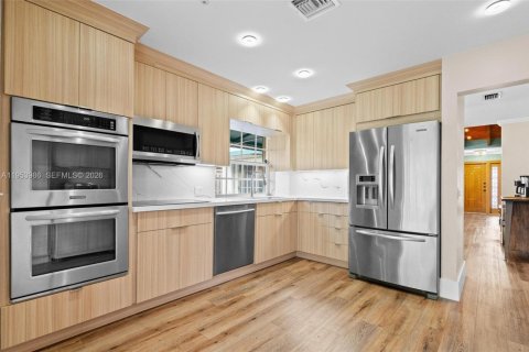 House in Miami, Florida 3 bedrooms, 141.58 sq.m. № 2009518 - photo 16