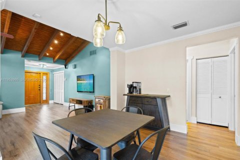 House in Miami, Florida 3 bedrooms, 141.58 sq.m. № 2009518 - photo 11